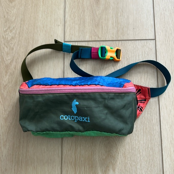 cotopaxi Handbags - 🌈💕Cotopaxi Bataan 3L Fanny Pack - Del Día💕🌈